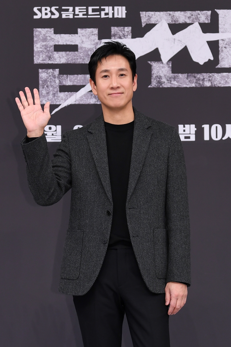 故이선균, 제29회 부산국제영화제 공로상 받는다…특별전도 마련
