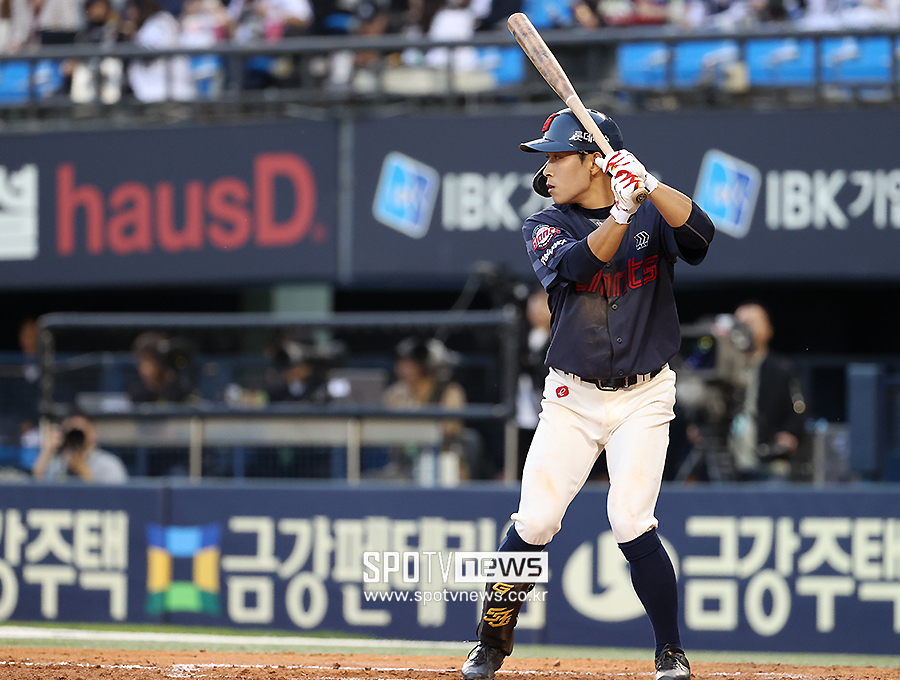 “외야수가 그걸 살려주면” 뿔난 김태형의 공개 질타, 시련의 ‘마황’은 업데이트 가능할까