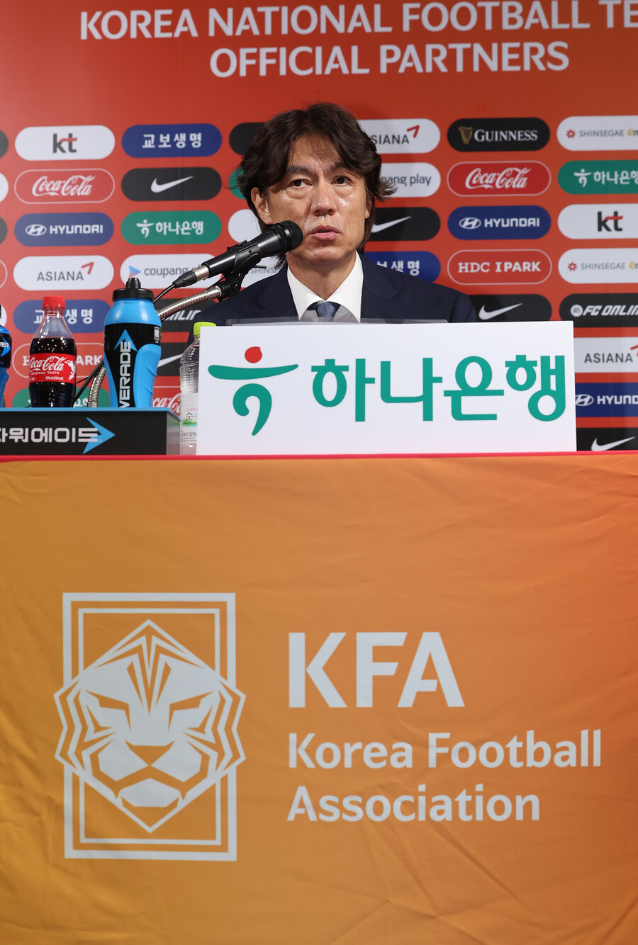 ▲ 홍명보 대한민국 축구대표팀 신임 감독은 26일 오전 서울시 종로구 축구회관에서 9월 A매치 2연전에 소집할 선수 명단을 발표했다. 내달 2026 국제축구연맹(FIFA) 북중미 월드컵 아시아지역 3차예선에 돌입하는 한국은 팔레스타인(홈), 오만(원정)과 2연전을 펼친다.  ⓒ연합뉴스