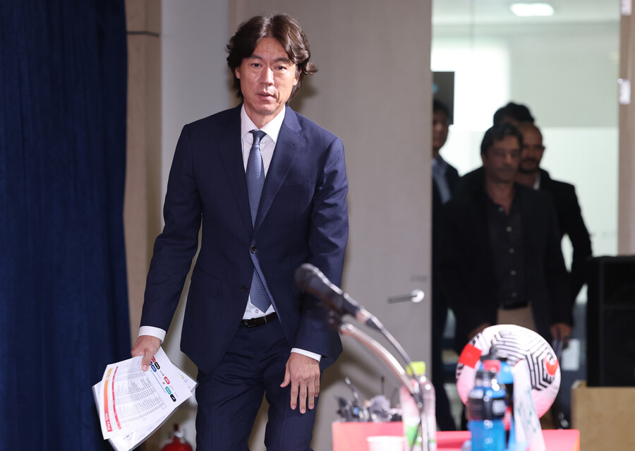 ▲ 홍명보 대한민국 축구대표팀 신임 감독은 26일 오전 서울시 종로구 축구회관에서 9월 A매치 2연전에 소집할 선수 명단을 발표했다. 내달 2026 국제축구연맹(FIFA) 북중미 월드컵 아시아지역 3차예선에 돌입하는 한국은 팔레스타인(홈), 오만(원정)과 2연전을 펼친다.  ⓒ연합뉴스