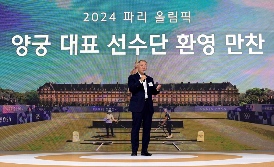 양궁 김우진·임시현 포상금 8억원…정의선 회장 "위대한 역사 계속"