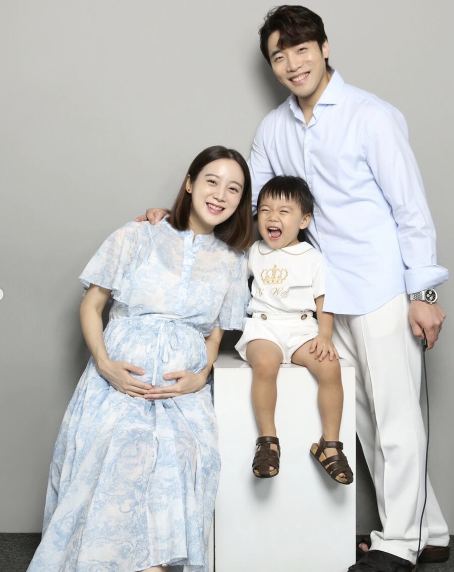 원더걸스 우혜림, D라인 드러낸 가족 사진 공개 "어느 덧 32번째 생일"