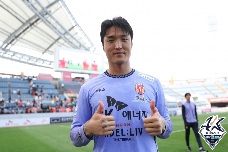 ▲ 제주 유나이티드 김동준 골키퍼가 5년 더 제주의 야신으로 활약 한다. ⓒ한국프로축구연맹