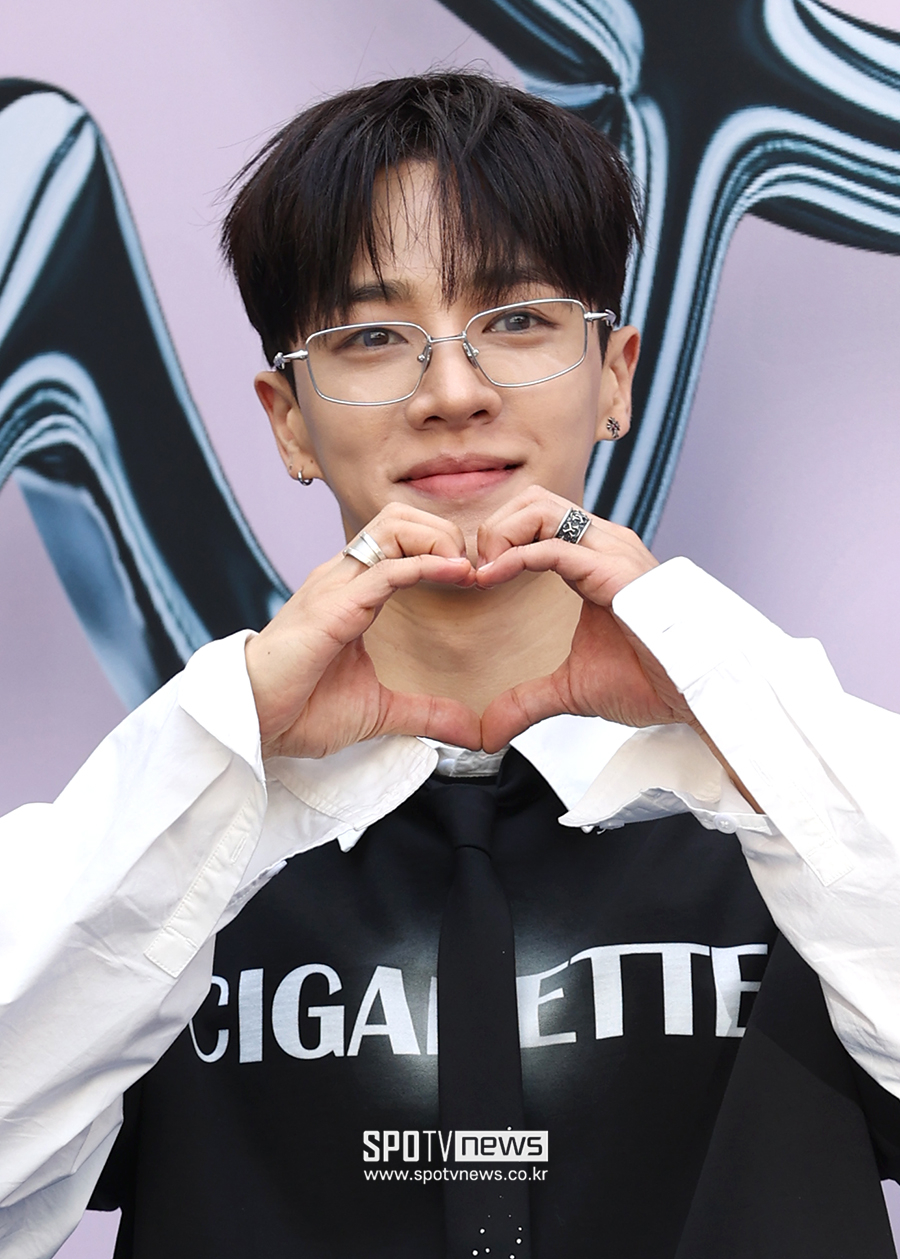 [포토S] 이기광, '하트 뿅'