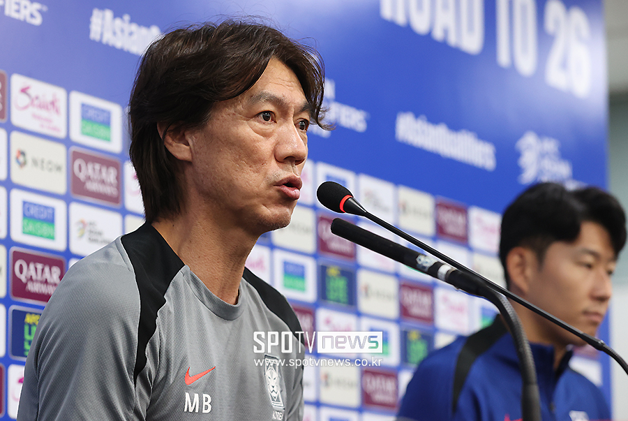 ▲ 홍명보 감독이 이끄는 한국 축구대표팀은 5일 오후 8시 서울월드컵경기장에서 열리는 국제축구연맹(FIFA) 2026 북중미 월드컵 아시아지역 3차 예선 1차전에서 팔레스타인을 상대한다. 이에 앞서 홍 감독과 손흥민은 4일 서울월드컵경기장에서 열린 팔레스타인전 사전 기자회견에 참석했다.  ⓒ곽혜미 기자