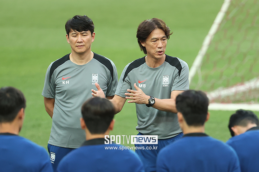 ▲  홍명보 감독이 이끄는 한국 축구대표팀은 5일 오후 8시 서울월드컵경기장에서 열리는 국제축구연맹(FIFA) 2026 북중미 월드컵 아시아지역 3차 예선 1차전에서 팔레스타인을 상대한다. 이에 앞서 홍 감독과 손흥민은 4일 서울월드컵경기장에서 열린 팔레스타인전 사전 기자회견에 참석했다.ⓒ곽혜미 기자