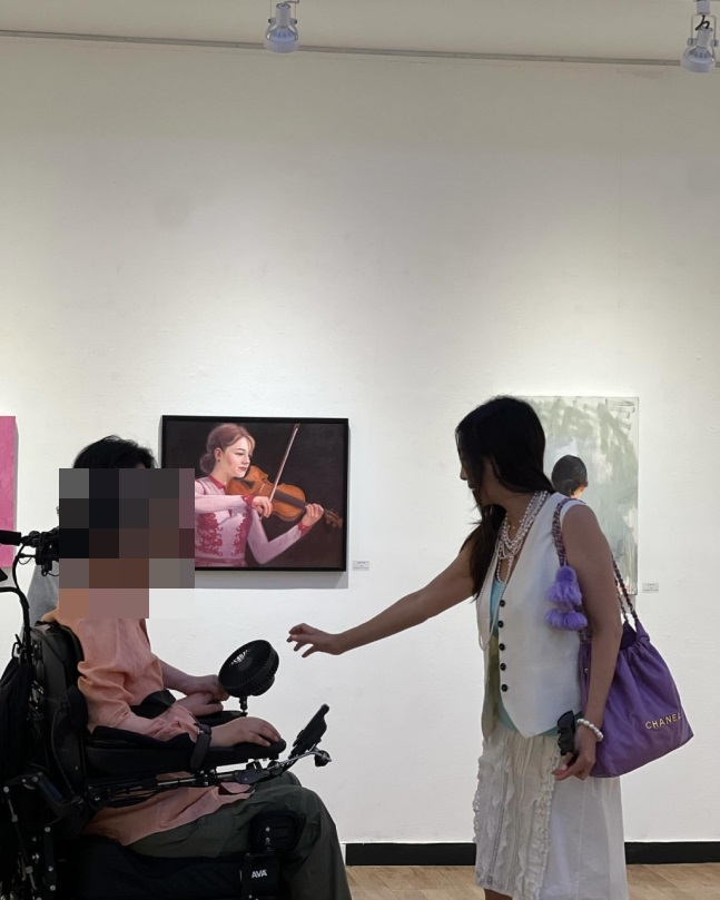 황신혜 "남동생, 30년 전 교통사고로 장애…구족화가로 열심히 활동 중"