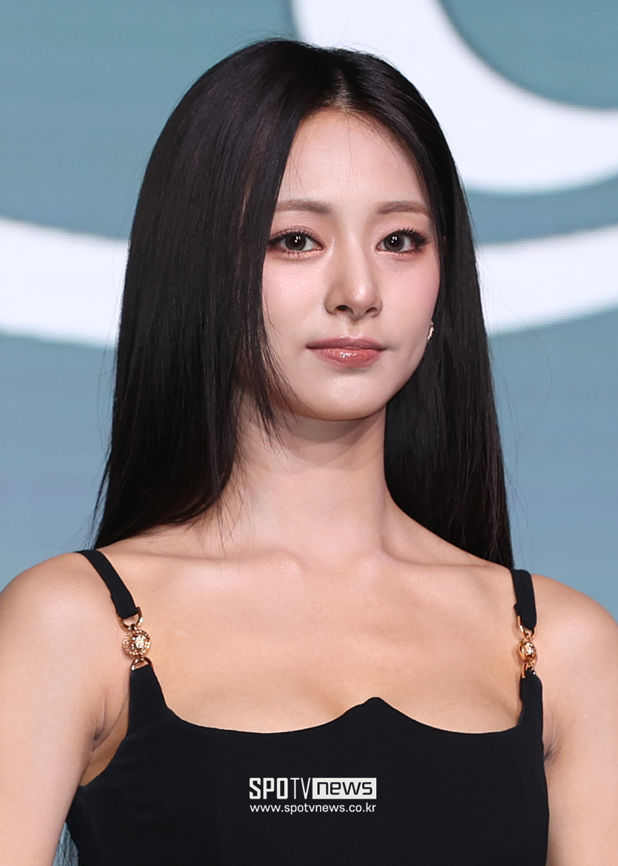 쯔위, 트와이스 막내의 '반전'…"성숙·섹시까지" 위풍당당 '솔로 데뷔'[종합]