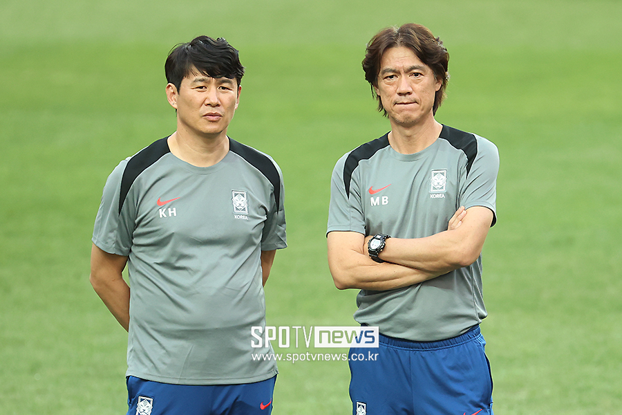 ▲ 그런데 홍명보 감독이 소개되자, 온갖 야유가 쏟아졌다. 한국 대표팀의 수장이 홈 팬들에게 엄청난 야유를 받는 것은 무척 드문 일이었다. 하지만 홍명보 감독에겐 야유가 쏟아졌다.  ⓒ곽혜미 기자