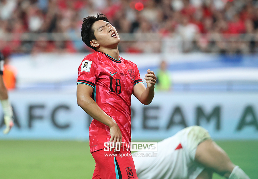 ▲ 이강인은 5일 오후 8시 서울월드컵경기장에서 국제축구연맹(FIFA) 북중미월드컵 아시아지역 최종예선 B조 1차전에서 팔레스타인전에서 선발로 풀타임을 뛰었다. 오른쪽 측면과 중앙을 오가면서 위협적인 경기력을 보였다. 부진했던 한국 대표팀 공격 속에서도 연달아 '택배 크로스'와 '골대를 강타하는' 슈팅을 시도하면서 공격 포인트에 총력을 다했다  ⓒ곽혜미 기자