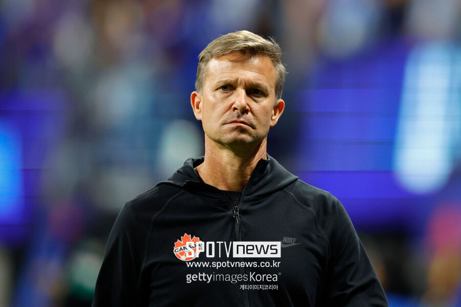 ▲ 대한축구협회와 협상하기도 했던 제시 마쉬 감독이 캐나다를 이끌고 미국 원정에서 승리하는 겅과를 냈다. 1957년 7월에 치러진 스웨덴 월드컵 예선에서 3-2로 이긴 뒤 미국 적지에서 승리가 없던 캐나다는 8일 열린 친선 경기에서 2-1로 이기면서 67년 만의 원정 승리를 따냈다. 캐나다 부임 후 코파 아메리카 사상 첫 4강 진출에 이어 미국 원정 승리까지 마쉬 감독이 지도력을 확실하게 증명하고 있다.