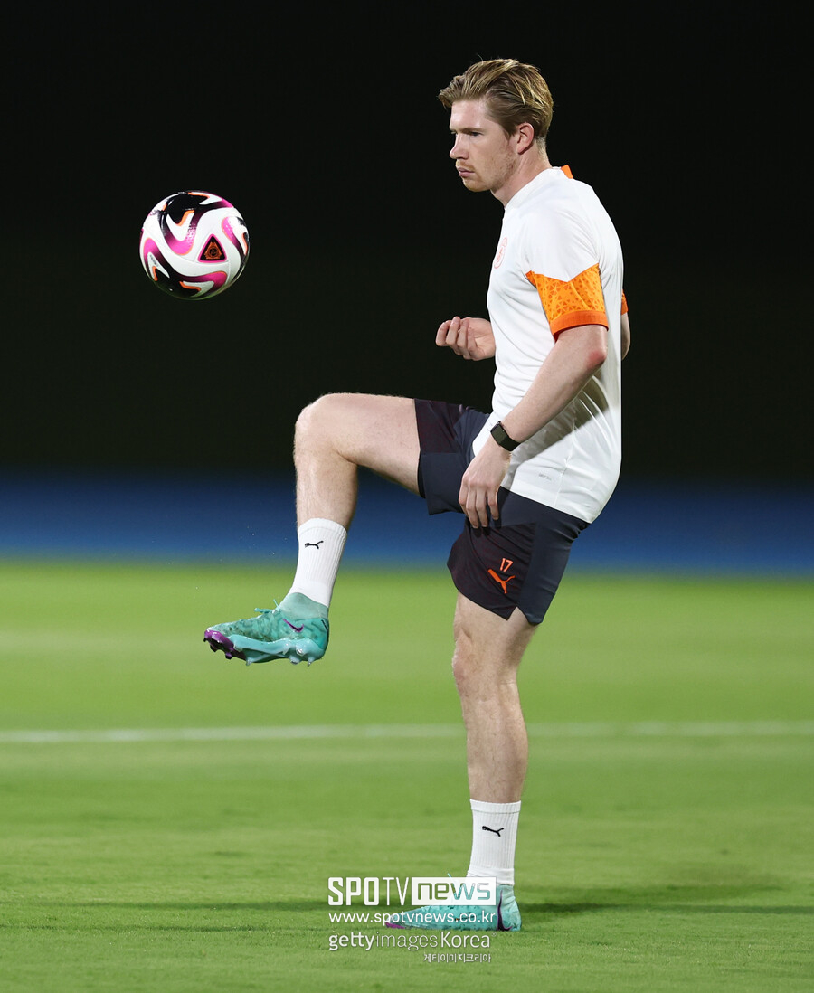 ▲ 더 브라위너는 "진짜 문제는 클럽월드컵 이후에 드러날 것이다(The real problem will emerge after the Club World Cup). 클럽 월드컵 결승전 이후 이어지는 프리미어리그 첫 경기 사이에 3주밖에 없다는 걸 알고 있다. 3주 동안 휴식을 한 뒤에 나머지 80경기를 준비해야 한다"라고 공개적으로 국제축구연맹(FIFA)에 비판했다. 국제축구연맹(FIFA)는 내년 6월부터 참가 팀을 32개국으로 확장한 클럽월드컵을 미국에서 개최하게 됐다