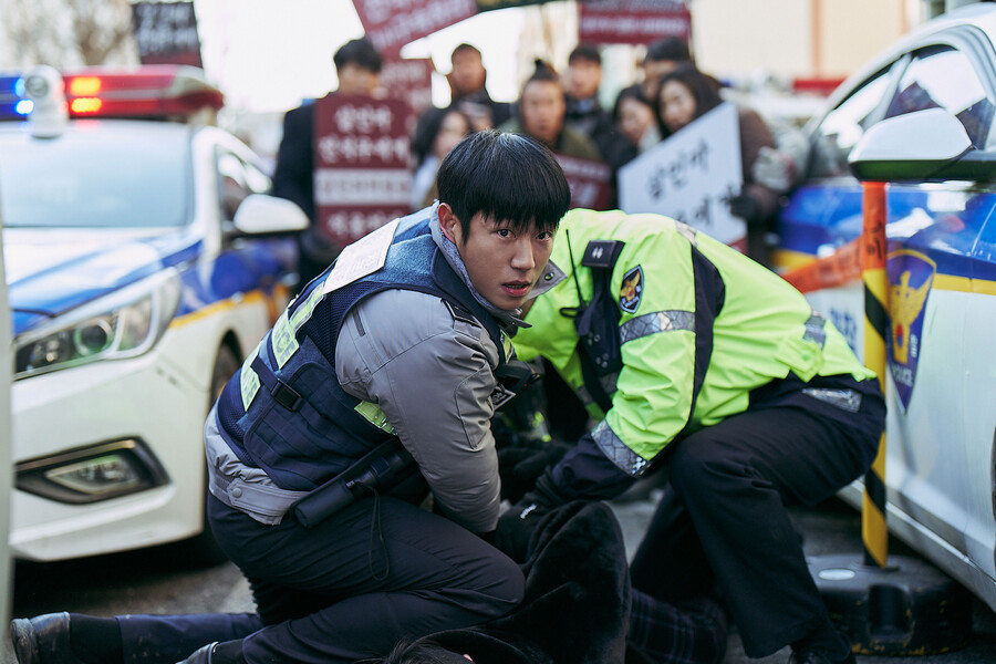[Cine리뷰]'베테랑2' 리얼액션·빌런맛집의 묵직한 귀환…9년 기다린 보람