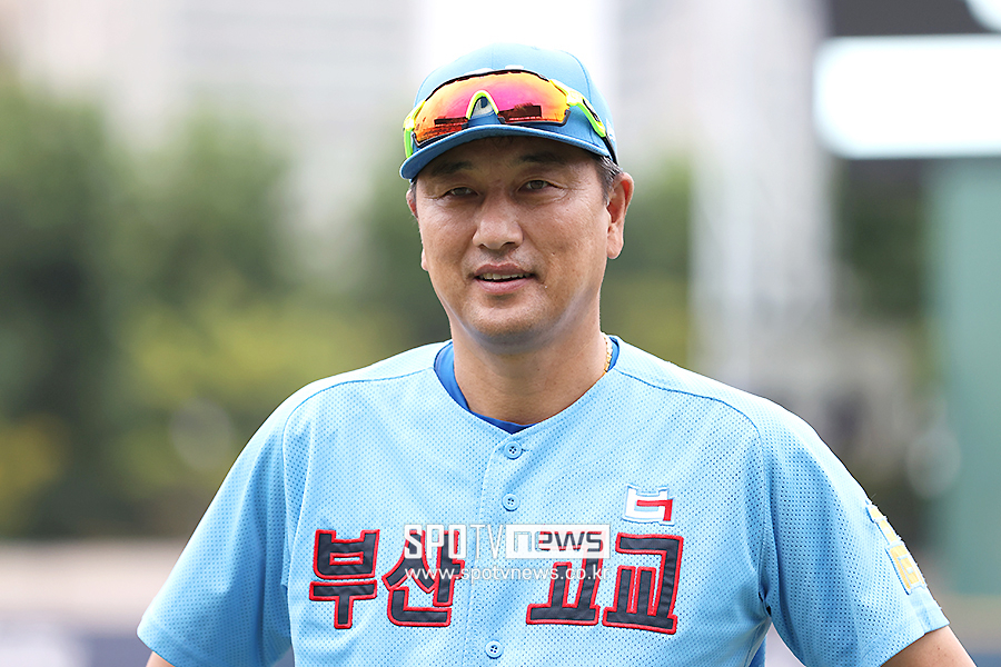 '박계원호' U18 대표팀 조용한 선행…야구 불모지 필리핀에 연습구 전달