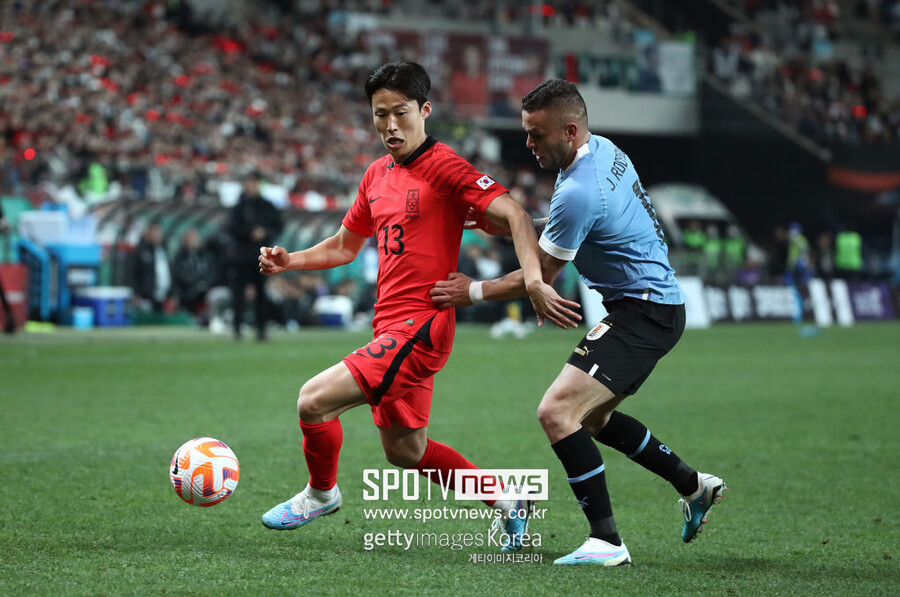 ▲ 중국축구협회(CFA)는 10일(한국시간) 공식 공문을 통해 징계안을 발표했다. 최근 중국 축구계를 뜨겁게 만든 불법 도박과 승부 조작에 대한 내용이었다. 손준호에게는 영구 제명 처분 징계가 내려졌다. 협회는 "손준호가 부정적인 이익을 추구했다"라고 징계 사유를 밝혔다. 이로써 손준호는 대표팀뿐만 아니라 소속팀에서도 선수 생활이 어려워질 가능성이 생겼다. ⓒ한국프로축구연맹