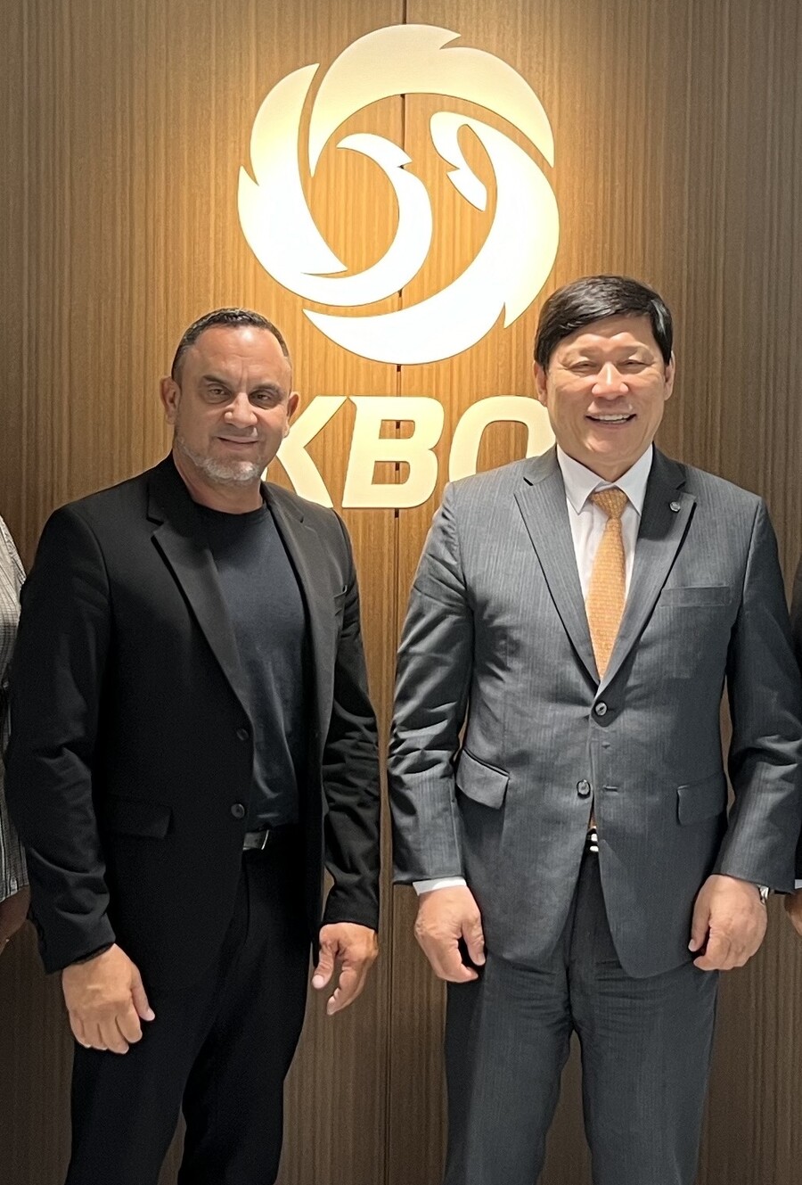 ▲ 주안 파르도 쿠바야구협회장(왼쪽)와 허구연 KBO 총재 ⓒ KBO