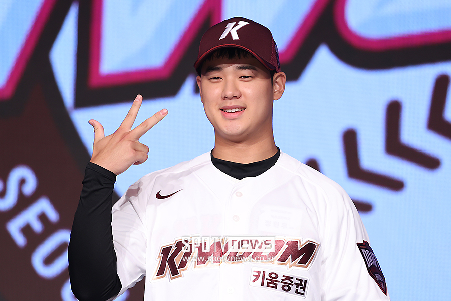 [2025 드래프트] ‘좌완 파이어볼러’ 정현우 키움 행, ‘156km' 정우주 한화로…1R 주인공 가려졌다 (종합)