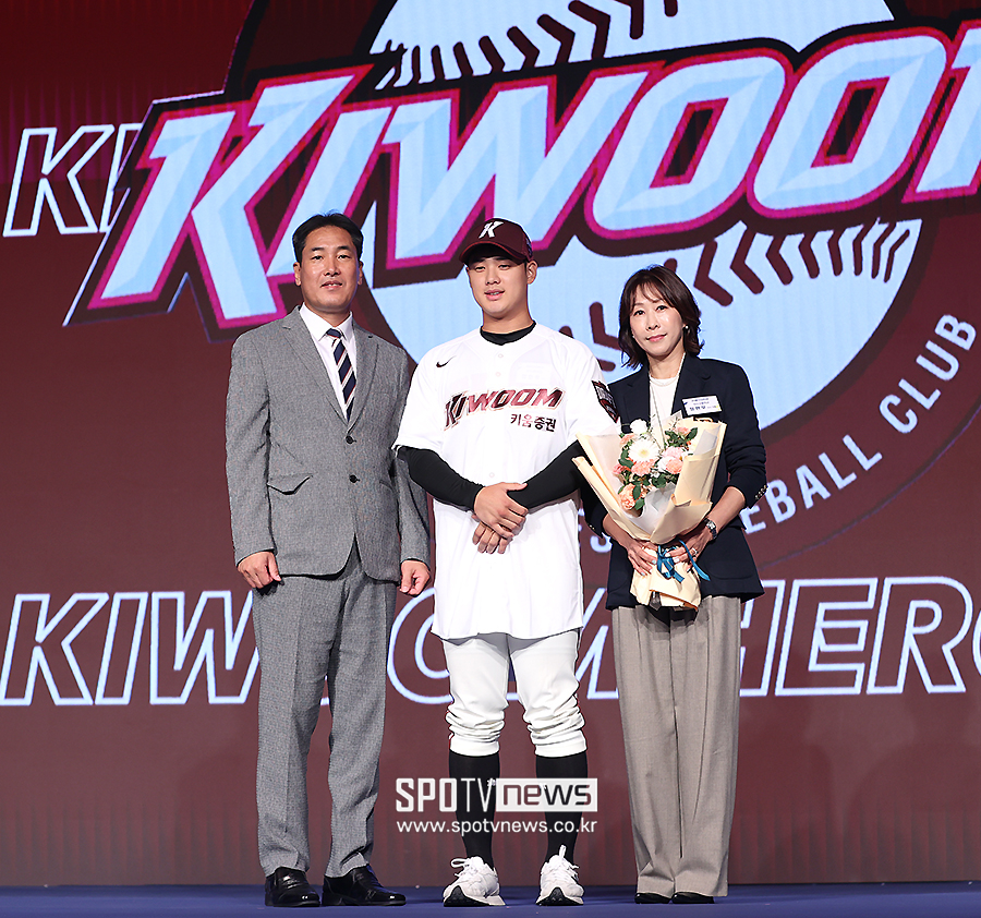 ▲ 키움 고형욱 단장 덕수고 정현우 ⓒ곽혜미 기자