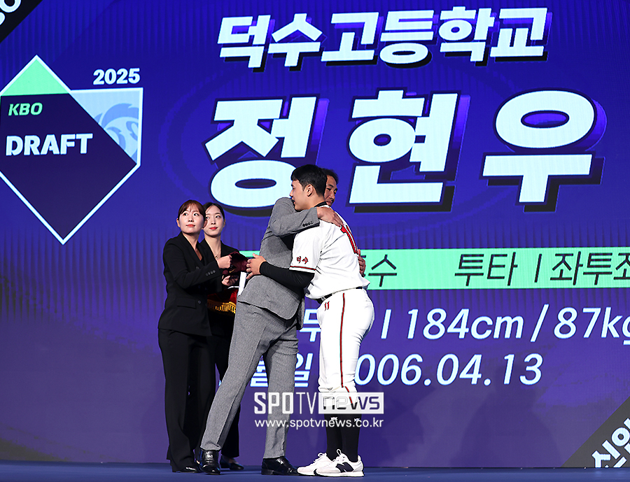 ▲ 키움 고형욱 단장 덕수고 정현우 ⓒ곽혜미 기자