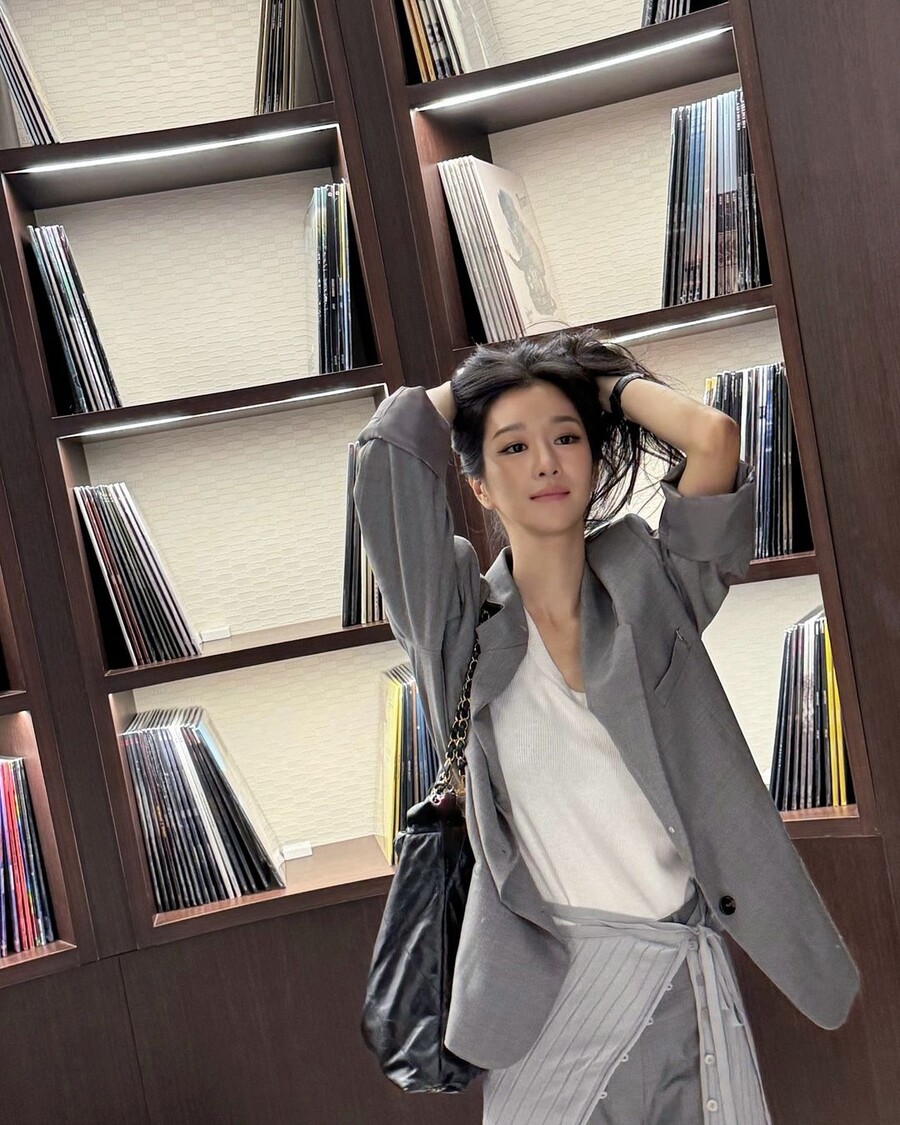 '복귀 준비' 서예지, 흑발 흩날리며 은은 미소