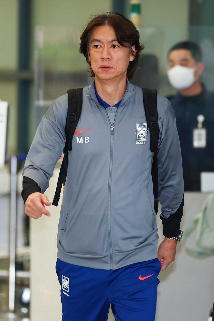 ▲ 홍명보 감독이 이끄는 한국 축구대표팀은 12일 오후 5시 30분 인천국제공항을 통해 귀국했다. 이날 홍명보 감독을 포함해 K리그1에서 활약하는 12명의 국내 선수들이 인천국제공항에 모습을 드러냈다. 손흥민과 이강인, 김민재 등의 유럽파들은 오만에서 곧바로 유럽으로 날아가 소속팀에 합류할 예정이다.  ⓒ연합뉴스