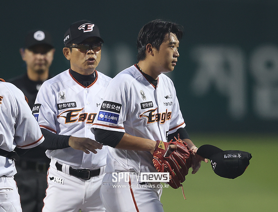 [포토S] 김기중, 1이닝도 다 채우지 못하고 강판
