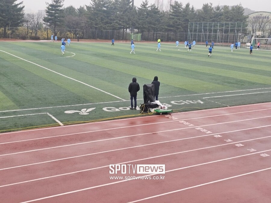 ▲ 업체 관계자는 "신생 업체라 시즌 전 승인 RO 인원이 부족했다. VAR 강사와 KFA 심판 위원회에 계속해서 새로운 RO에 대한 교육 및 훈련을 열어달라고 요청했다. 하지만 아무런 조치가 없었다. (문제가 터지고 보도가 되자) 결국 4R 시작 전 VAR 강사가 4일 동안 신입 RO 교육을 정식적으로 해줬다"
