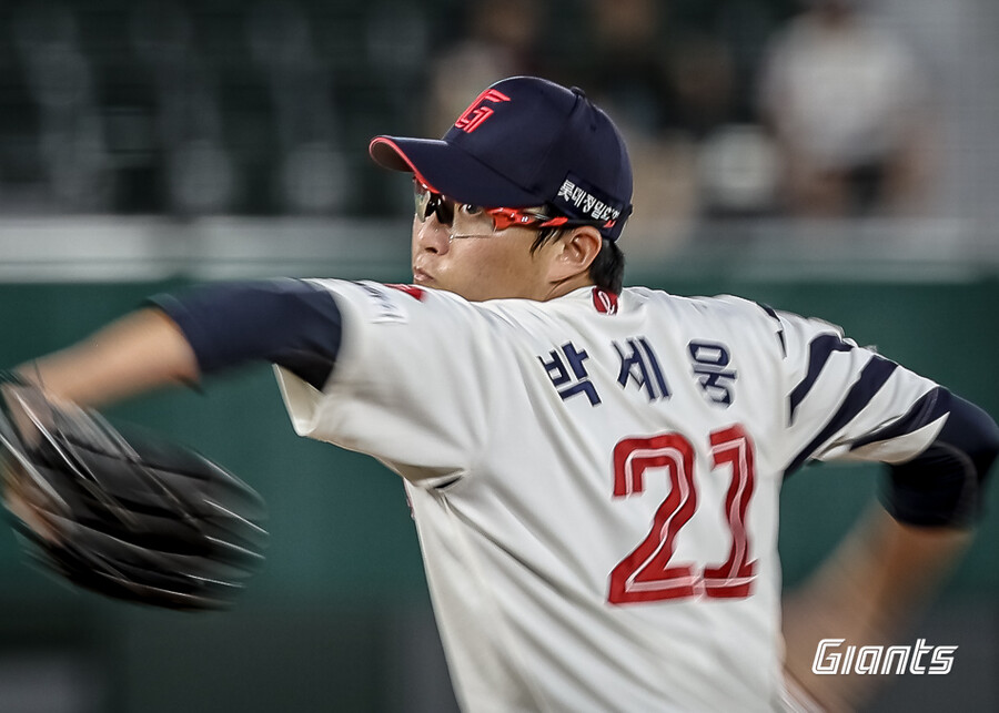 ▲ 박세웅은 8월 27일 한화전에서 7이닝 1실점, 9월 1일 두산전에서 6이닝 무실점, 그리고 직전 등판인 9월 7일 SSG전에서는 7⅓이닝 4피안타 무실점 역투로 그간의 부진을 씻어내고 있다. ⓒ 롯데 자이언츠