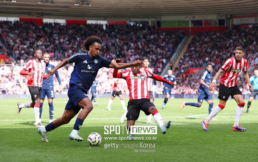 ▲ 직전 경기에서 맨체스터 유나이티드는 리버풀에 0-3으로 대패했다. 바로 다음 경기였던 사우샘프턴전에선 3-0으로 대승했다. 맨유는 시즌 개막 후 2승 2패로 승률 5할을 맞췄다. 지난 시즌 바이에른 뮌헨에서 김민재의 동료이자 포지션 경쟁자였던 센터백 수비수 마티아스 더 리흐트가 맨유 이적 후 첫 골을 넣었다.