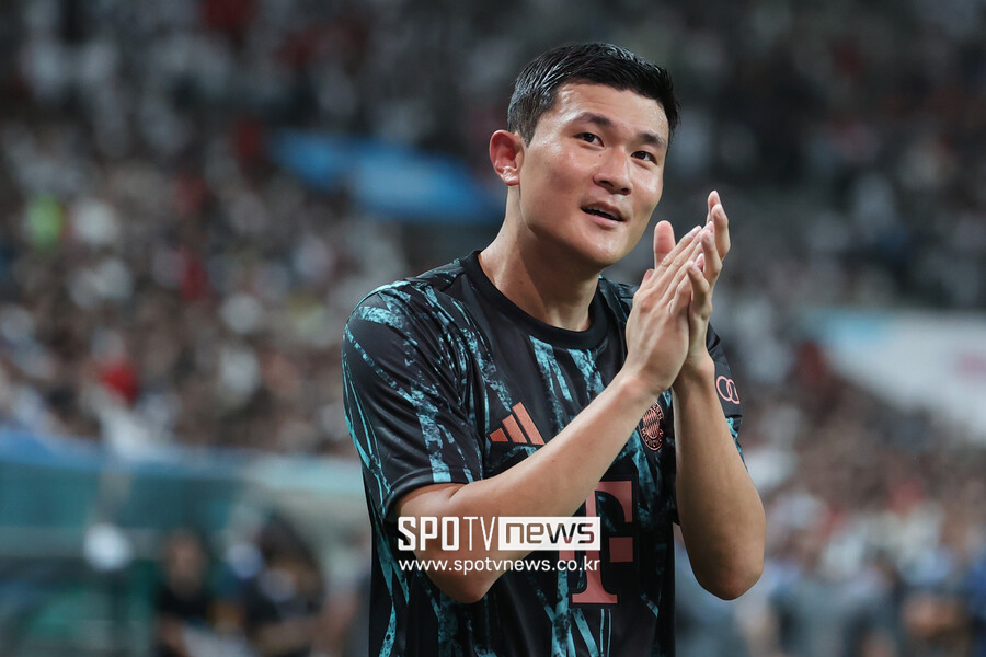▲ 2023-24시즌이 끝난 뒤, 김민재는 묵묵하게 심기일전했지만 독일 매체들은 아니었다. 독일 매체 '키커'는 "우리의 판단에는 에릭 다이어만 바이에른 뮌헨에서 믿을 수 있는 선수다. 리더십이 있고 다른 스타들과 비교해도 좋은 평가를 받고 있다"라면서 "김민재는 나폴리에서 바이에른 뮌헨에 왔다. 바이에른 뮌헨 프런트는 지난해 여름에 왔음에도 적절한 제안이 온다면 어떤 방해도 하지 않을 것"이라며 방출설을 연속으로 보도했다. 김민재는 피치 위에서 증명해야 했고, 콤파니 감독 아래에서 연속 선발로 존재감을 보이고 있다 ⓒ곽혜미 기자