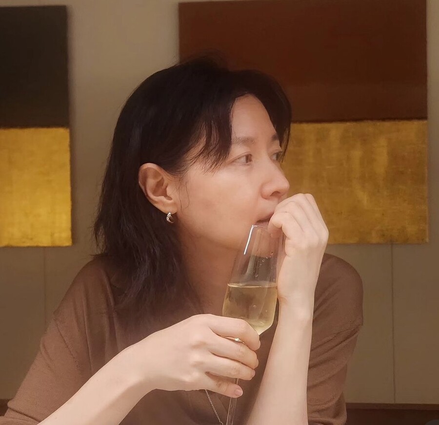"편안한 추석 보내세요" 이영애, 1박에 천만 원 한옥 호텔서 '럭셔리 연휴'