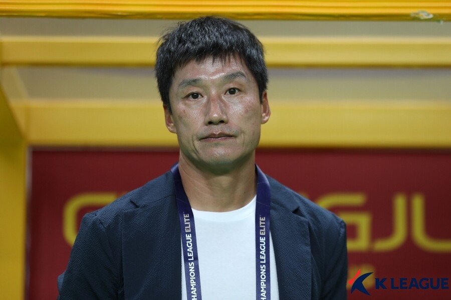▲ 이정효 감독이 이끈 광주는 17일 광주월드컵경기장에서 열린 2024-25시즌 아시아축구연맹(AFC) 챔피언스리그 엘리트(ACLE) 조별리그 E조 1차전에서 요코하마 마리노스(일본)에 7-3으로 크게 이겼다. 아사니가 해트트릭으로 대승을 견인했다.  ⓒ한국프로축구연맹