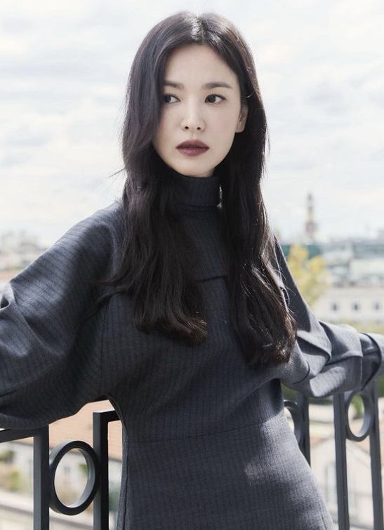 송혜교, 평생 예쁠 팔자 타고났나…밀라노 빛낸 우아한 '여신 미모'
