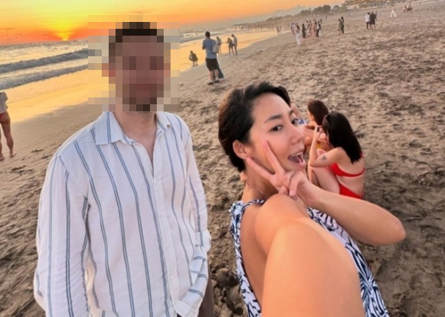 '이범수와 파경' 이윤진, 외국인 男과 발리 투샷에 열애설→삭제 소동