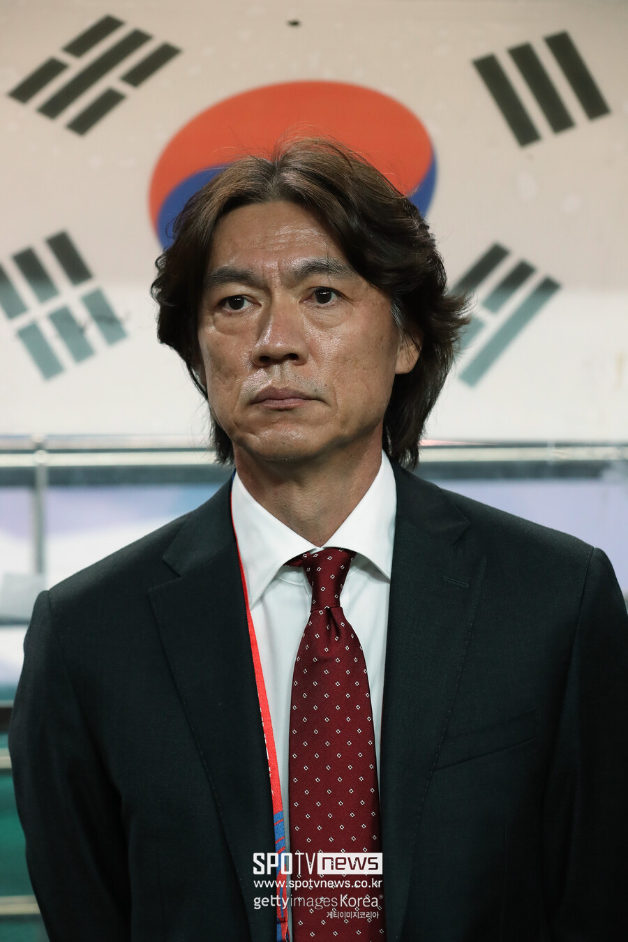 ▲ 홍명보 감독이 논란 속 대표팀 지휘봉을 잡은 이후 한국 대표팀 출발이 좋지 못했다. 팔레스타인과 홈 경기에서 졸전 끝에 무승부로 승점 1점만 가져왔다. 하지만 오만 무스카트의 술탄카부스 스타디움에서 열린 오만과 2026 국제축구연맹(FIFA) 북중미월드컵 아시아지역 3차예선(최종예선) B조 2차전에서 3-1로 이겼다. 손흥민과 황희찬 '프리미어리거' 콤비가 전반 10분 만에 선제골을 넣으며 다득점 승리를 예고했지만 동점골을 허용하며 위태위태했다. '캡틴' 손흥민의 한방에 웃을 수 있었지만 여전히 홍명보 감독만의 색깔은 물음표다. 풀어야 할 과제들이 많아 보인다