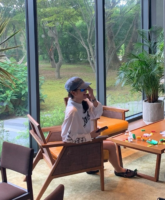 '현빈♥' 손예진, 행복한 '아들맘'의 일상..장난감 뒤로한 채 폭소