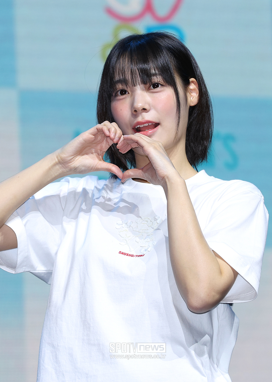 [포토S] QWER 시연, 믿고 듣는 목소리