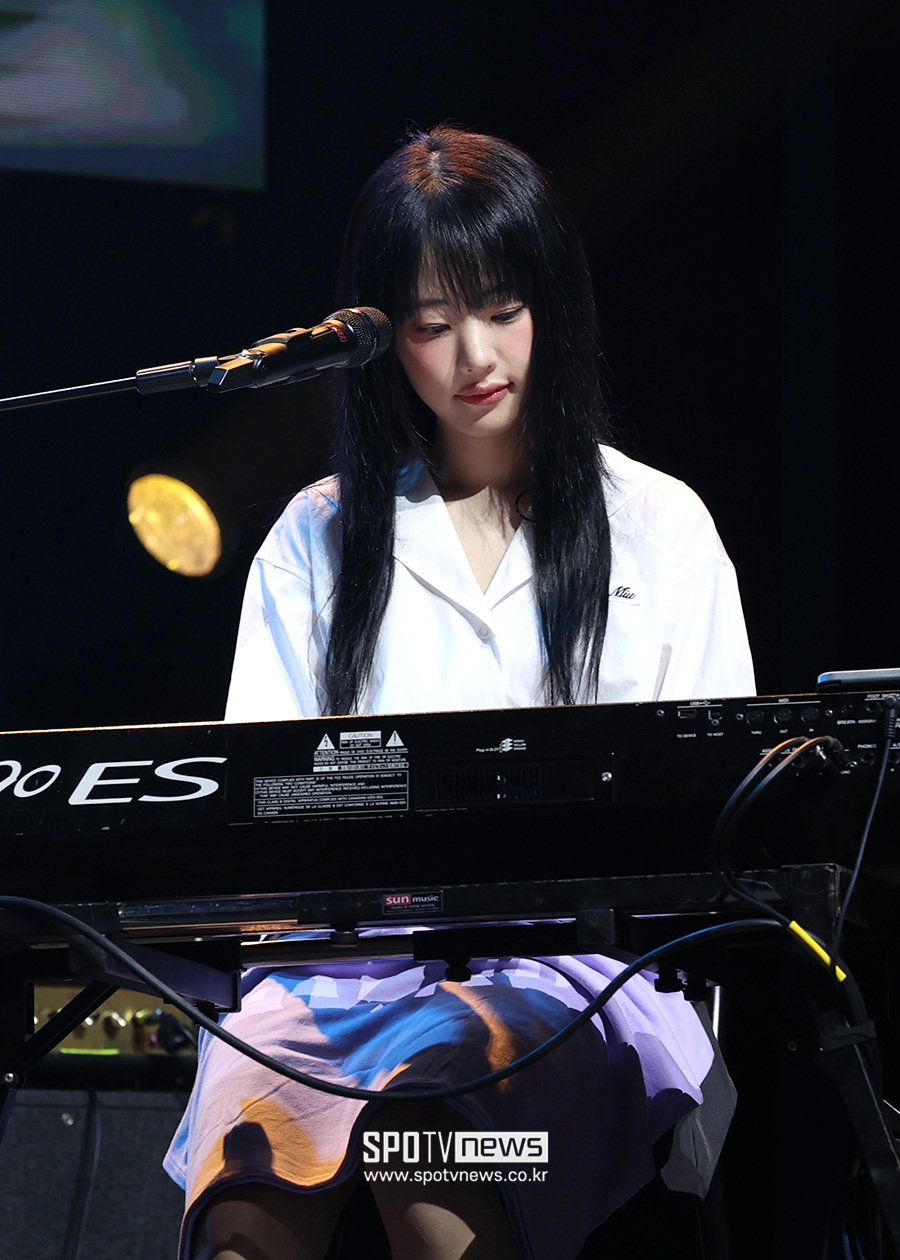[포토S] QWER 히나, 키보드 담당