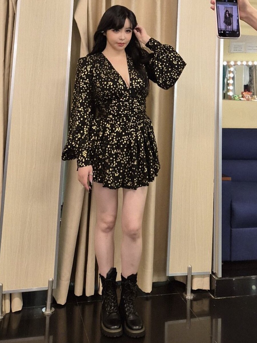 박봄, 리즈 시절 미모 되찾았다…투애니원 콘서트 전 '다이어트 대성공'
