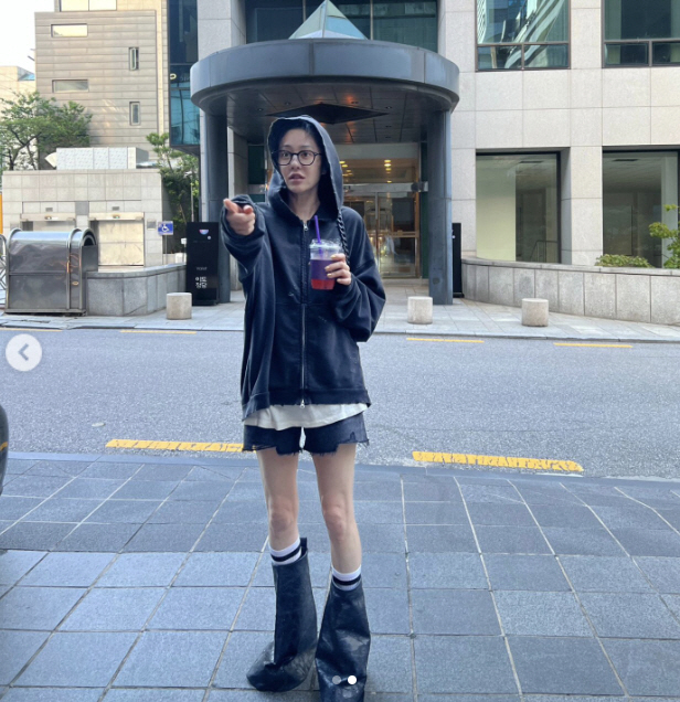 고현정, 살 빼도 너무 뺐나..11자 '젓가락 각선미' 깜짝