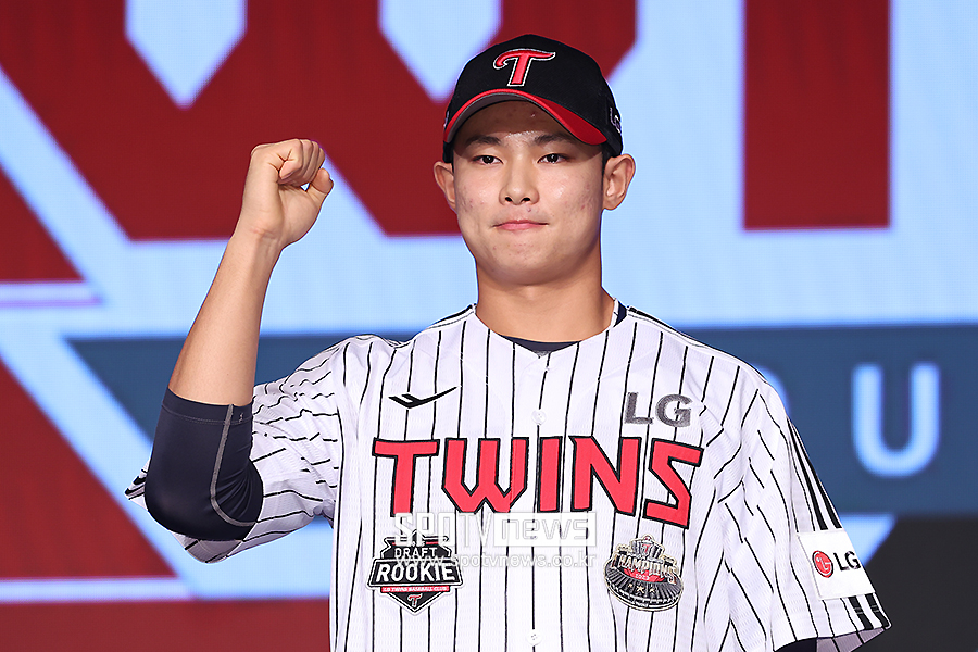 '역대 최다 관중 도전' LG, 마지막 홈 2연전 승리기원 시구에 '1라운더' 김영우→현장스태프 4총사