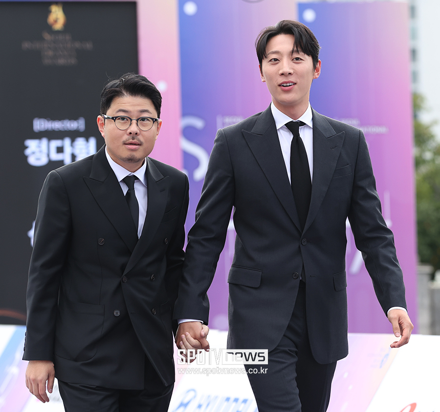 [포토S] 정다형 감독-신현수, '손 꼭 잡고'