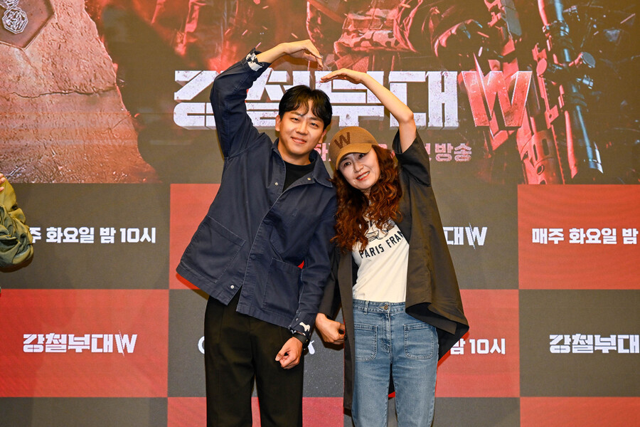 '강철부대W' 작가 "여군이라고 미션 난이도 낮추지 않아…초능력 발휘하더라"