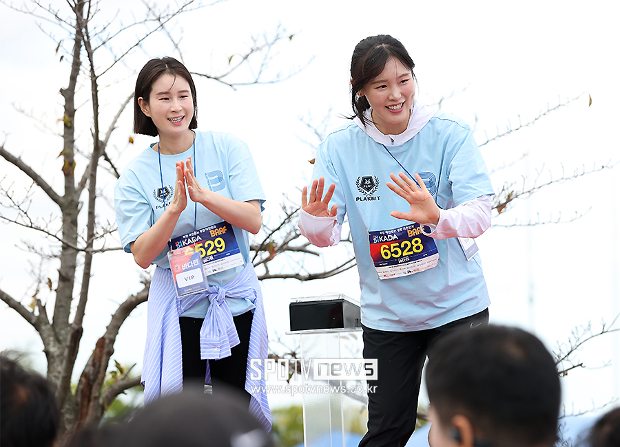 [포토S] 기보배-김아랑, 미모의 선수위원들 힘찬 파이팅!