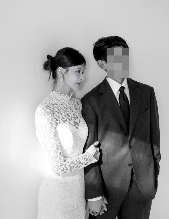 '깜짝 결혼' 주새벽, 훈남 남편 공개…"서로 아끼며 행복하게 살 것"[전문]