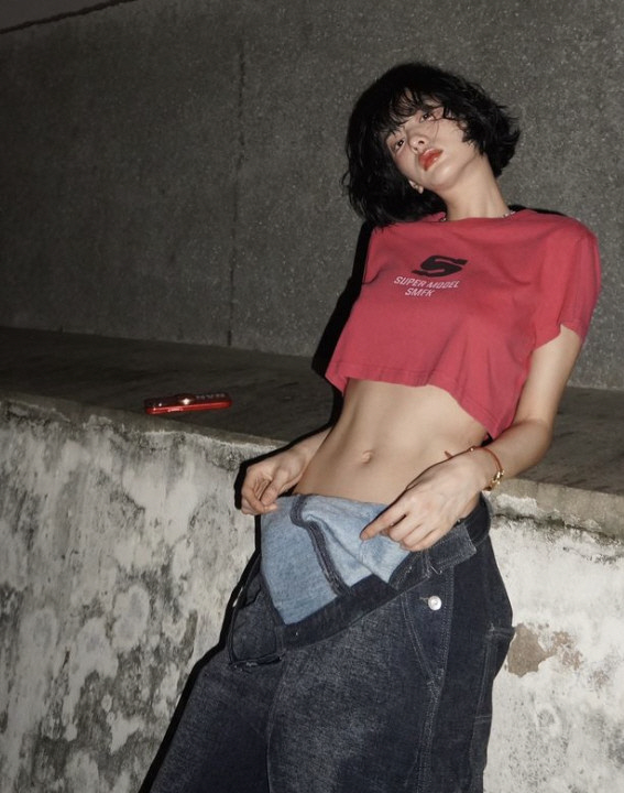 나나, 언더붑 크롭톱은 이제 일상복이네…장골까지 오픈한 파격 패션
