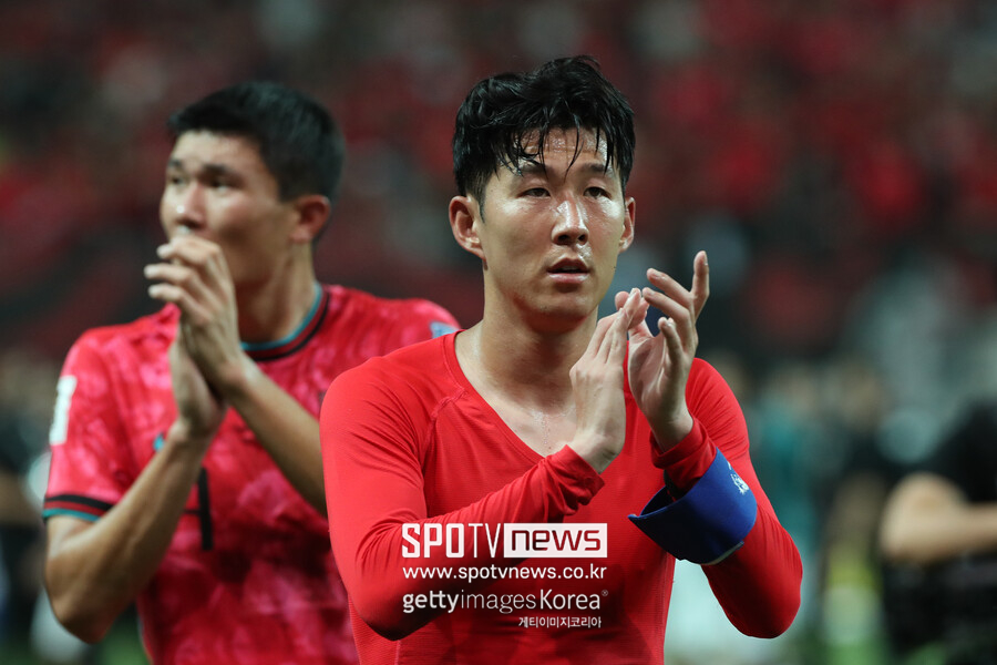 ▲ 협회는 1일 보도자료를 통해 ”대한축구협회는 6월21일 열린 제10차 국가대표 전력강화위원회 회의록을 공개한다. 10차 회의는 금번 감독선임에 있어 공식적으로 열린 마지막 전력강화위원회 회의로 해당 회의에서 홍명보감독과 외국인 후보자 한명이 공동으로 가장 많은 추천을 받았고 최종 감독선임 후보자는 위원장이 결정하여 협회에 추천하는 것으로 만장일치 위임됨을 결론으로 종료 됐다“라고 알렸다. 공개된 회의록에는 추천이지만 투표와 다를 바 없는 방식과 "홍명보 감독에게 명분을 줘야 한다"는 말 등이 담겨  있었다