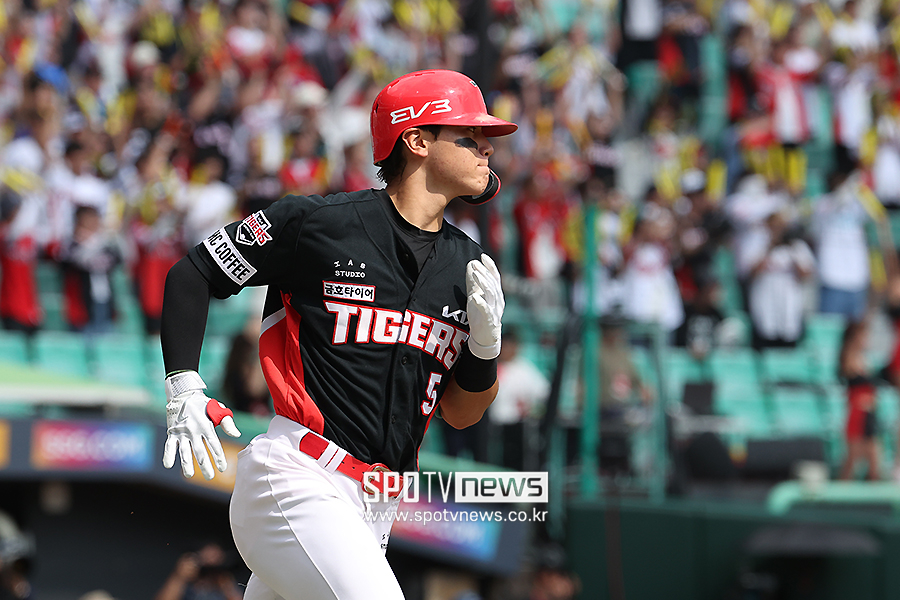 김도영 트로피에 이름은 썼는데, 관심은 만장일치 MVP… 김택연 신인상 도전자는?
