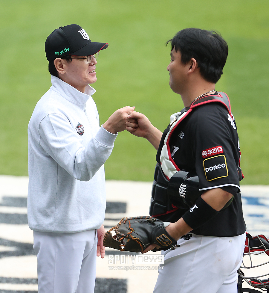 ▲ 이강철 감독 장성우 ⓒ곽혜미 기자