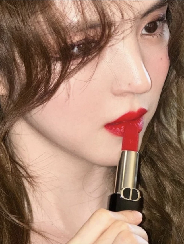 한소희, 완전 당당한 초근접샷+레드립 '미모 美쳤다'